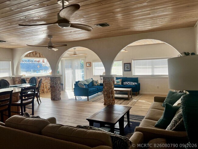 Building Photo - 1540 Lantana Ln