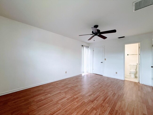 Building Photo - 1845 Robalo Dr