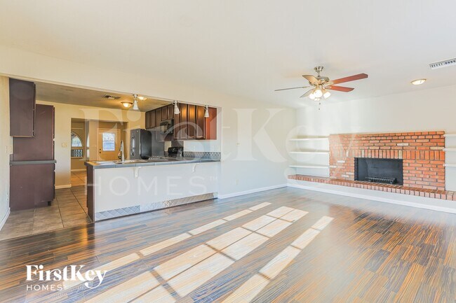 Building Photo - 2518 E Don Carlos Ave