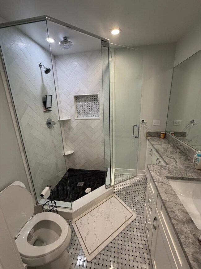 Building Photo - 4N150 Hawthorne Ave