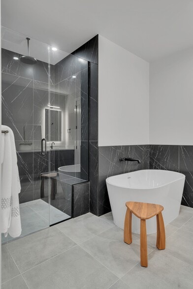 Building Photo - 321 31st Ave N