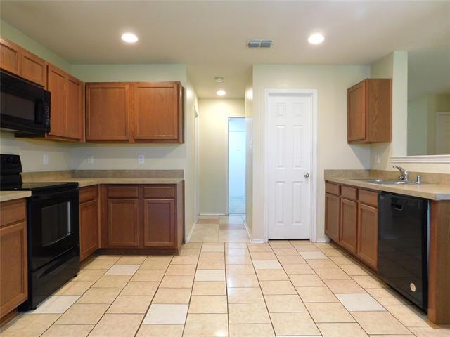 Building Photo - 2801 Saddle Dr