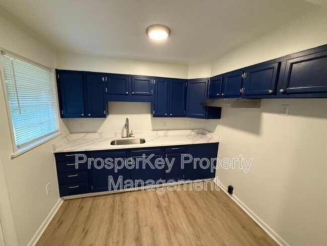 Building Photo - 3127 Latona Dr SW