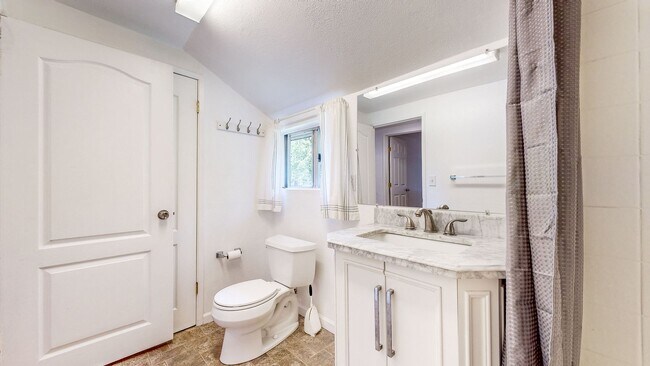 Building Photo - Adorable West County One Bedroom Cottage