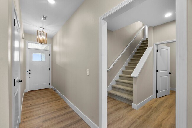 Building Photo - 2272 Heywood Mdws