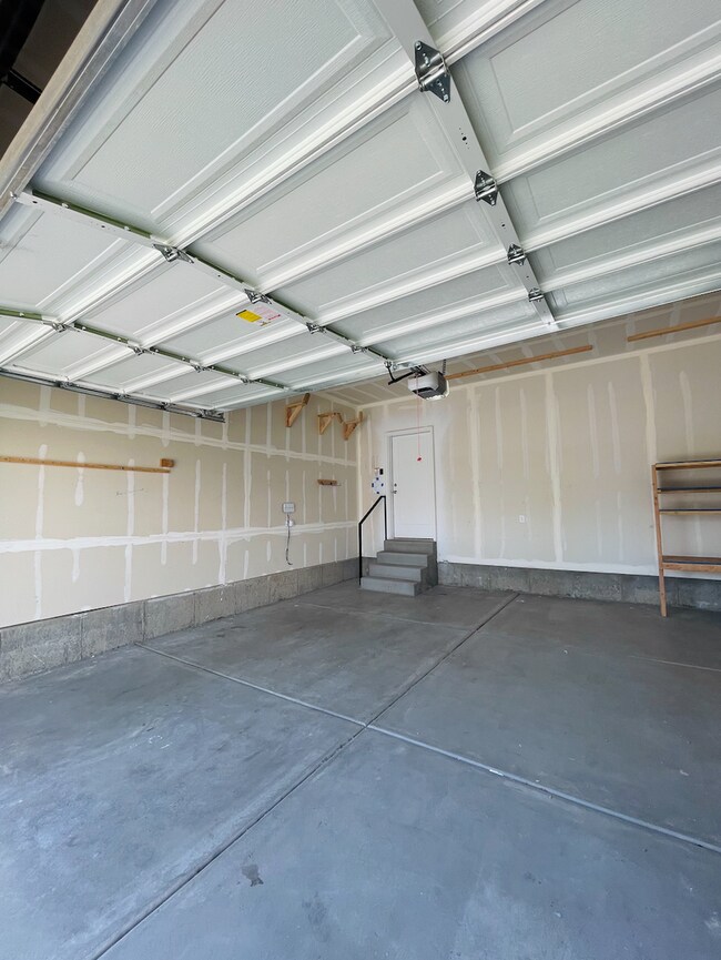 Building Photo - 4772 Silver Ridge Rd