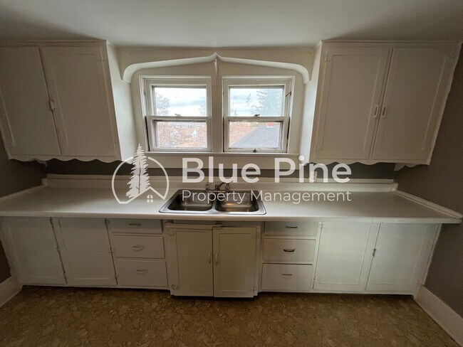 Building Photo - 236 W Young St