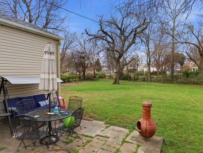 Building Photo - Charming Midtown bungalow just minutes from downtown!