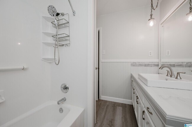 Building Photo - 1440 Hickory Ln