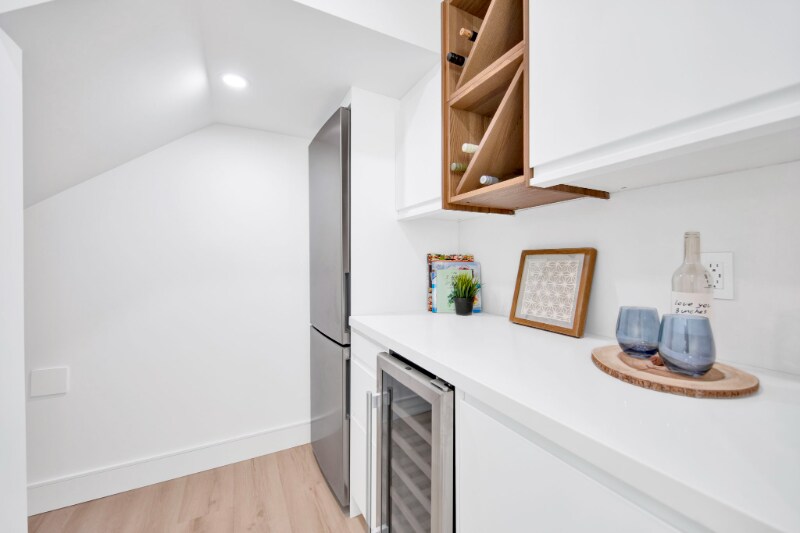 Building Photo - 2352 E Poppy St