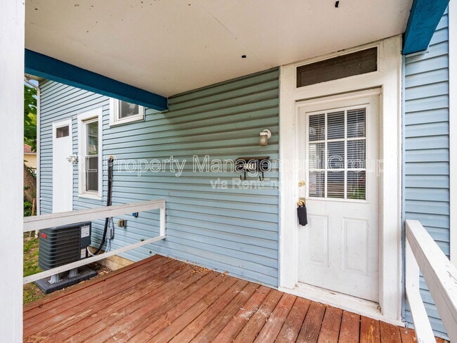 Building Photo - 2278 Indianola Ave