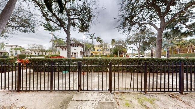 Building Photo - 4 Bed/3.5 Bath Townhome w/2 Car Garage in Pet Friendly Gated Community! ** Water/Cable/Internet I...