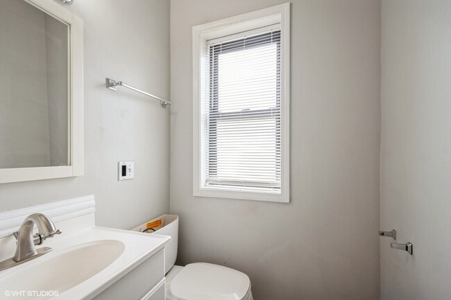 Building Photo - 6013 S Michigan Ave