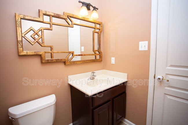 Building Photo - 42 Tudor Ct