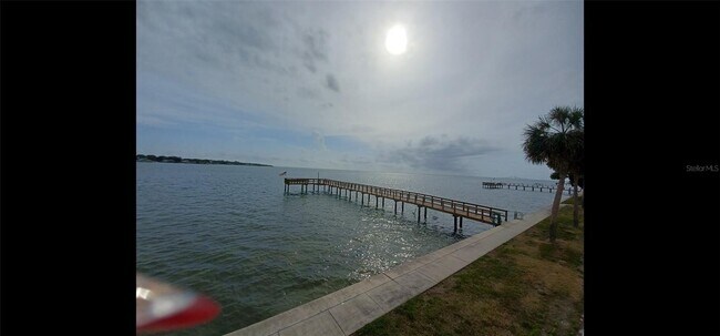 Building Photo - 7100 Sunshine Skyway Ln S