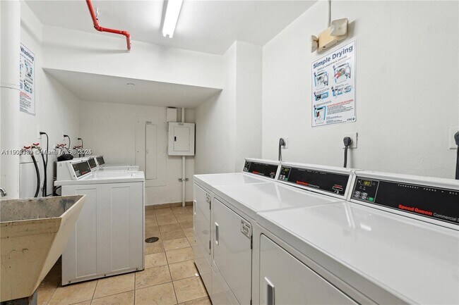 Building Photo - 1000 West Ave