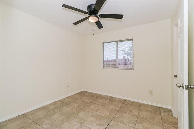 Building Photo - 11612 Gemmer St