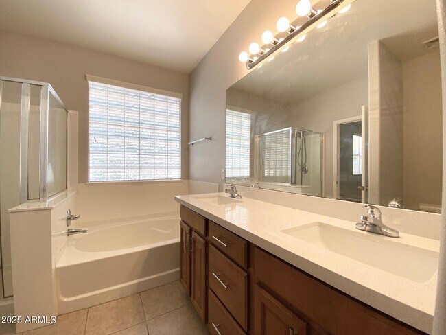 Building Photo - 1376 E Mia Ln