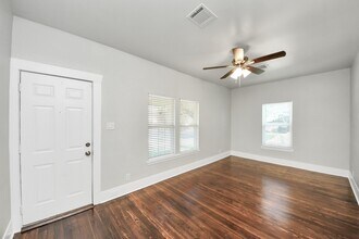 Building Photo - 3119 St Emanuel St