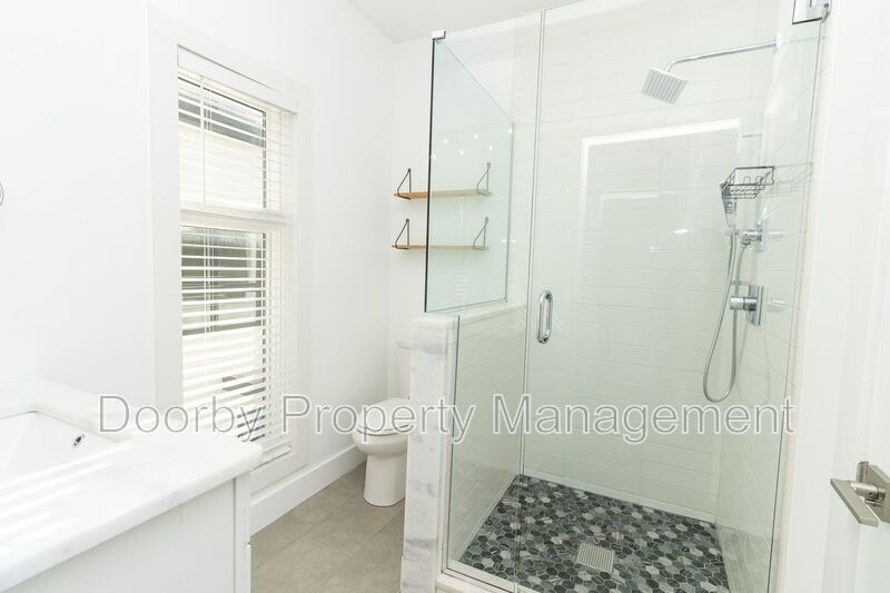 Building Photo - 1522 Adams St