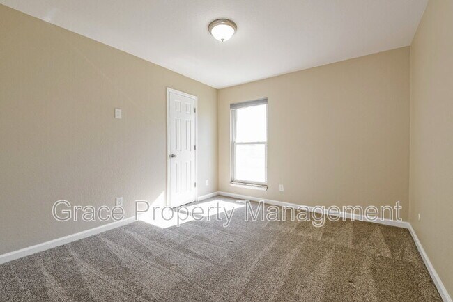 Building Photo - 1557 S Salida Way
