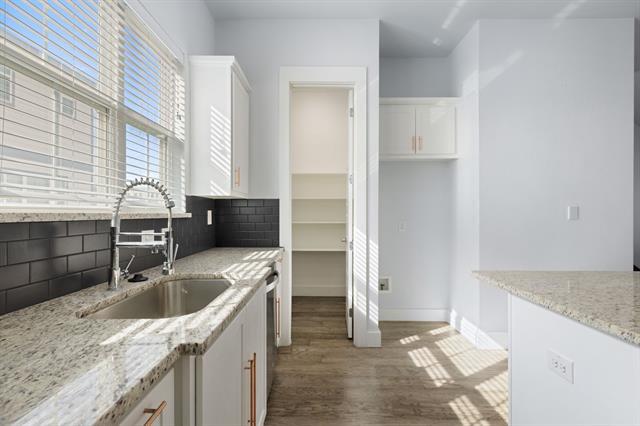 Building Photo - 203 S Village Way