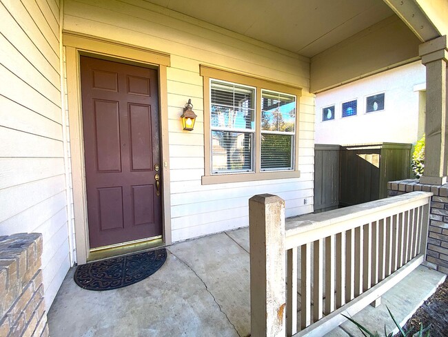 Building Photo - NEWLY RENOVATED, VERY CLEAN 5 BED, 3 BATH,...