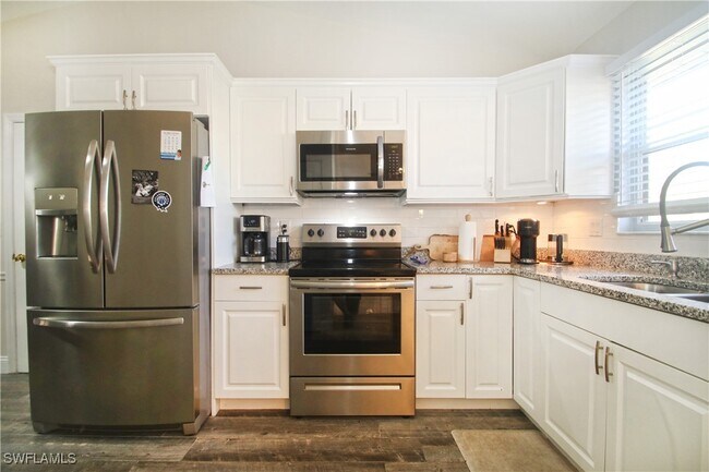 Building Photo - 370 Emerald Bay Cir