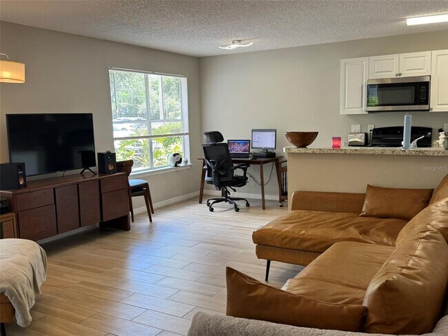 Building Photo - 2565 Grassy Point Dr
