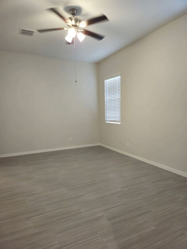 Building Photo - Beautiful 4 Bedroom 3 Bath Home in Gated C...