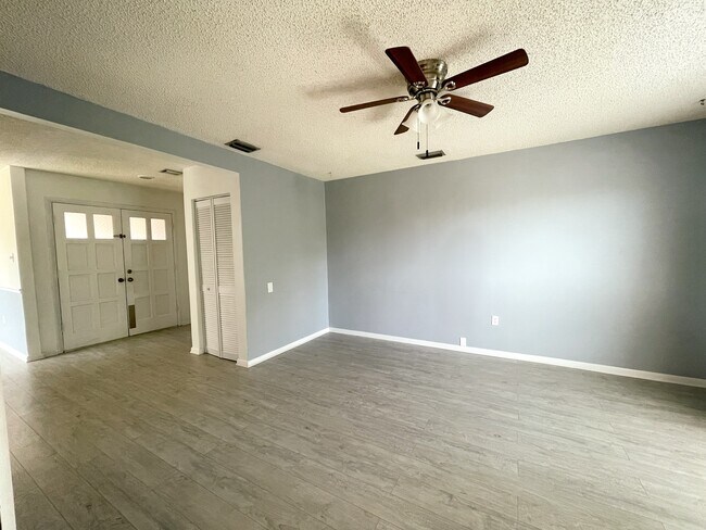 Primary Photo - 610 Windrush Bay Dr