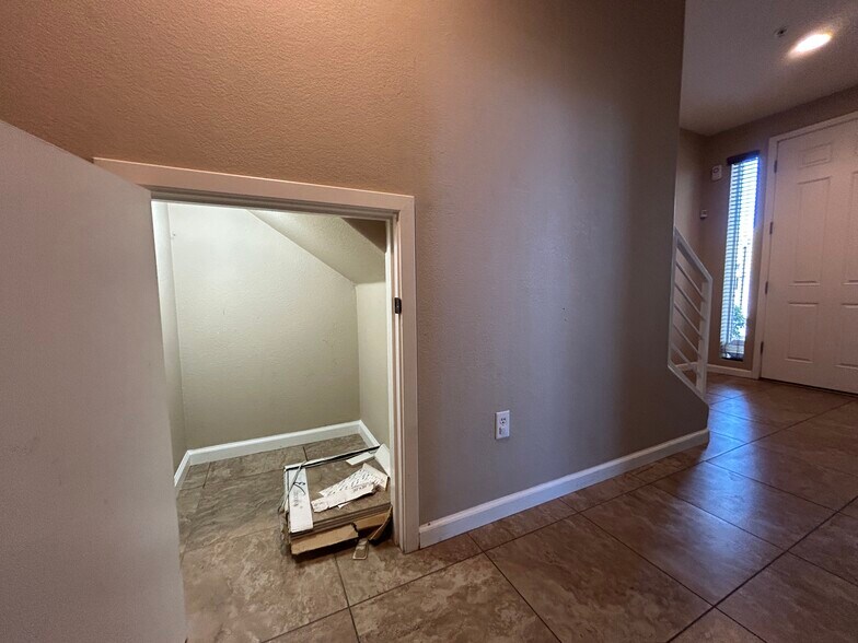 Building Photo - 6605 N 93rd Ave