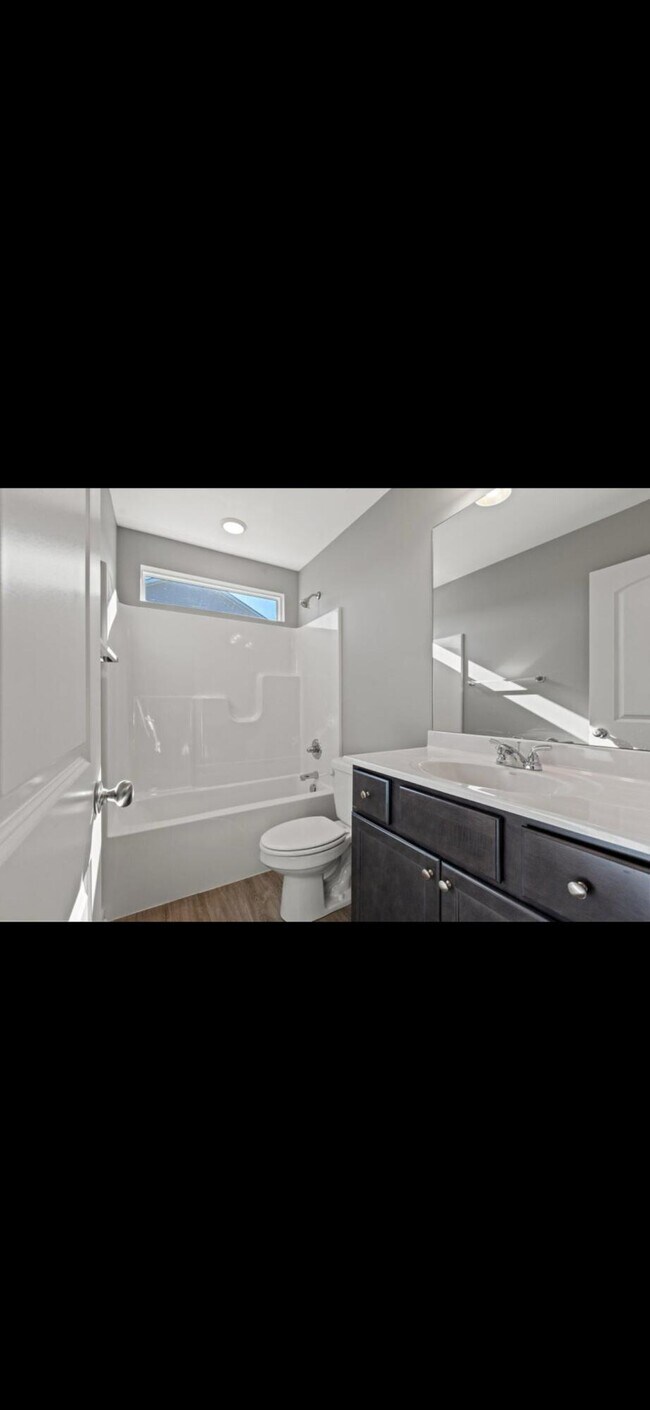 Building Photo - 340 Pageant Dr