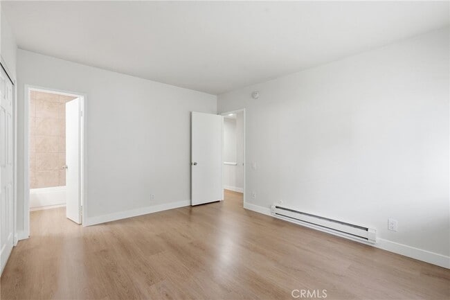 Building Photo - 374 Miraleste Dr