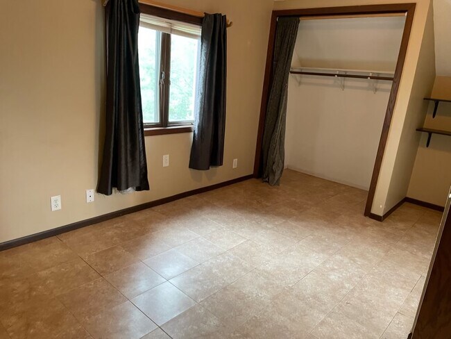 Upper Bedroom2 - 819 8th Ave S