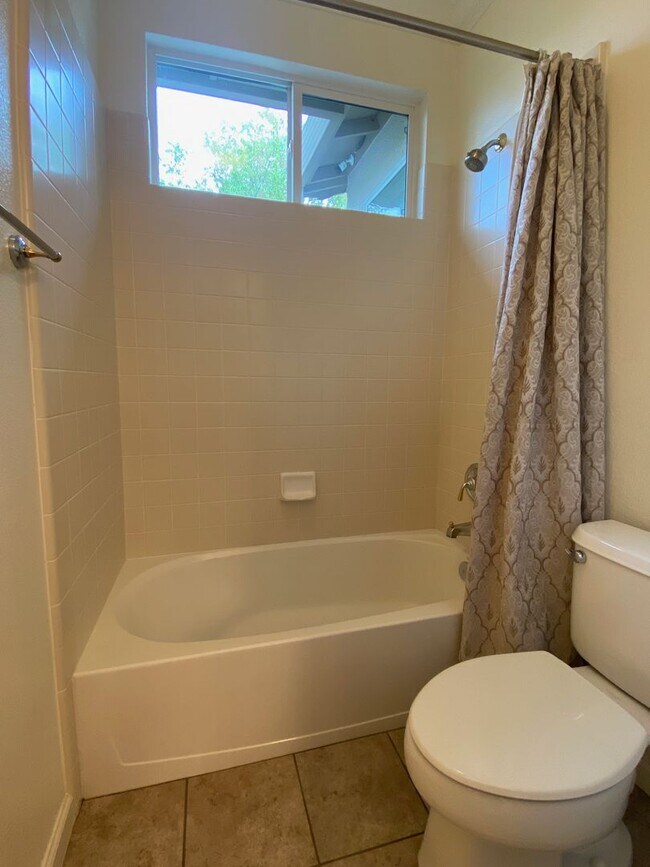 Building Photo - CLEAN AND SPACIOUS 4 BED, 2.5 BATH WITH COVERED BACK PATIO AND LUSH LANDSCAPING IN WESTLAKE COMMU...