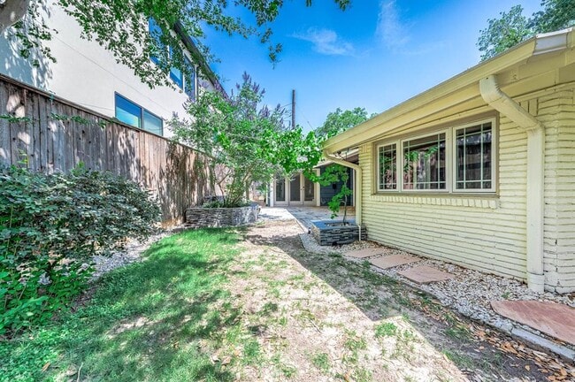 Building Photo - 6825 Bellgreen Dr