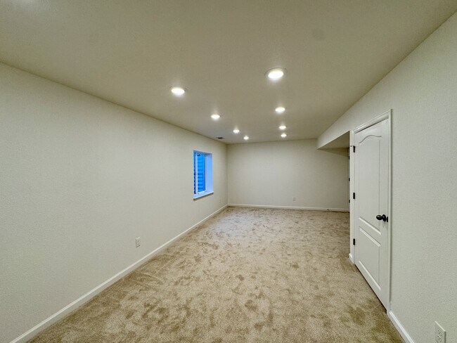 Building Photo - 25980 E Davies Dr
