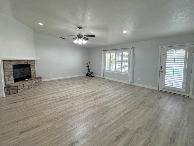 Building Photo - 7450 Paisley Ave