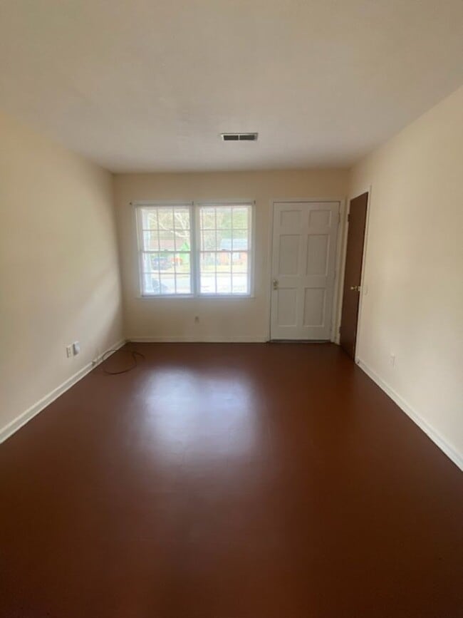 Building Photo - 2921 Doyle Ave