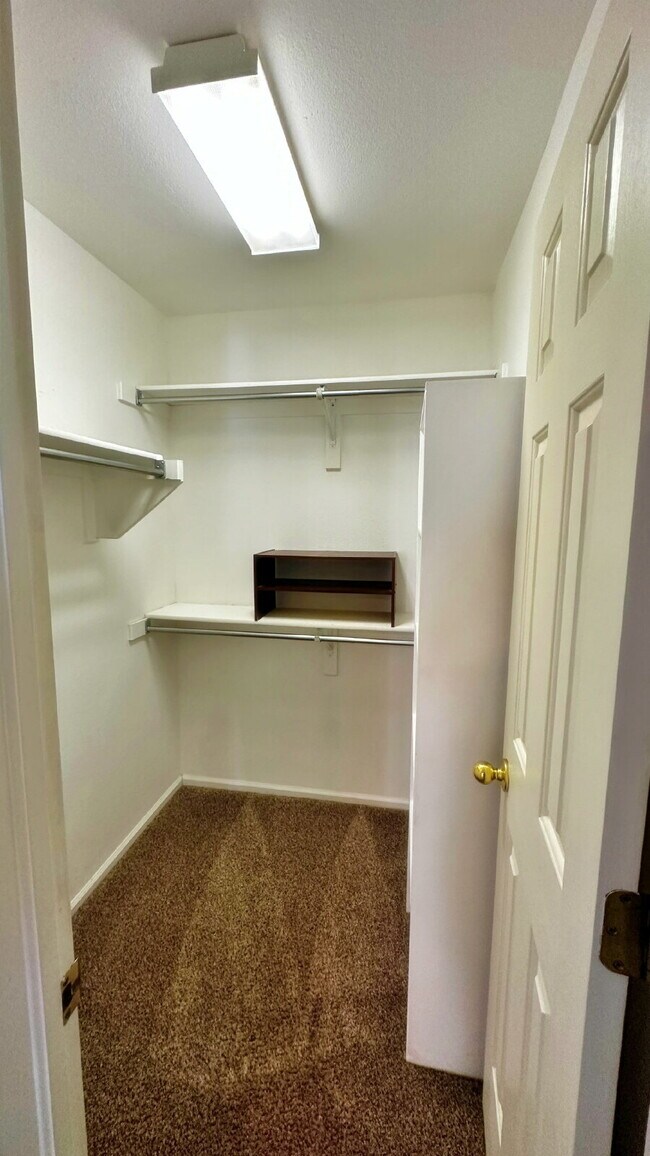 Building Photo - Quiet End Unit 3 Bed 2 Bath Townhome in Cherry Creek Schools Close to Cherry Creek Reservoir!! 2 ...