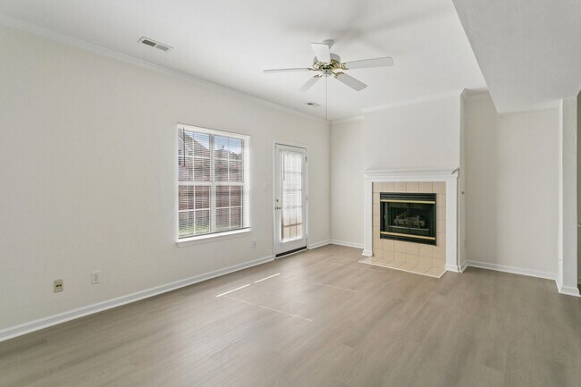 Building Photo - 104 Monument Ct
