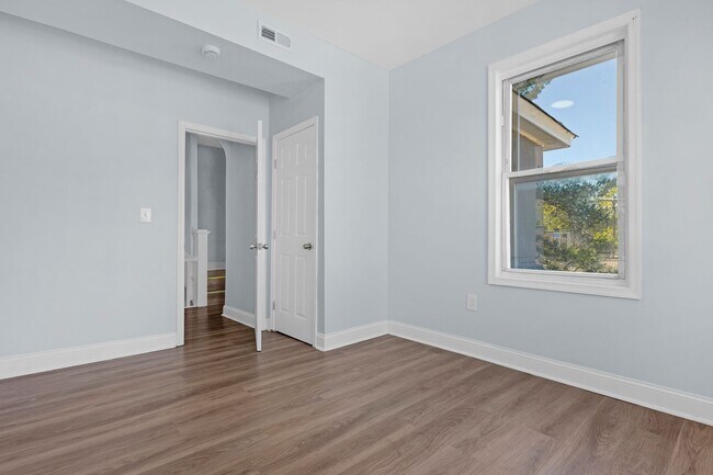 Building Photo - 3501 Oakmont Ave