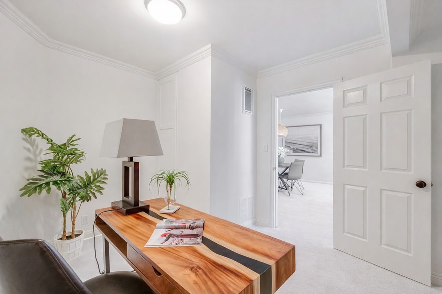 Building Photo - 516 San Vicente Blvd