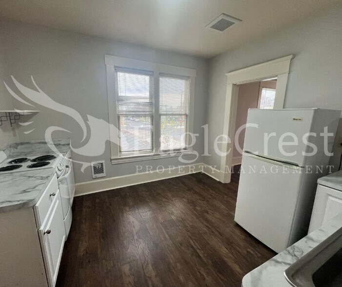 Building Photo - 105NSP