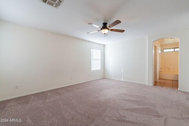 Building Photo - 1078 E Saragosa St