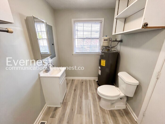 Building Photo - 212 New Shackle Island Rd