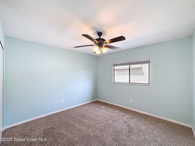 Building Photo - 516 S Plumosa St