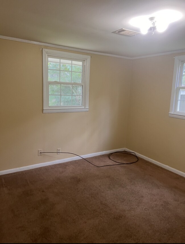Building Photo - 3 Bed/1 Bath House UNDER RENOVATIONS