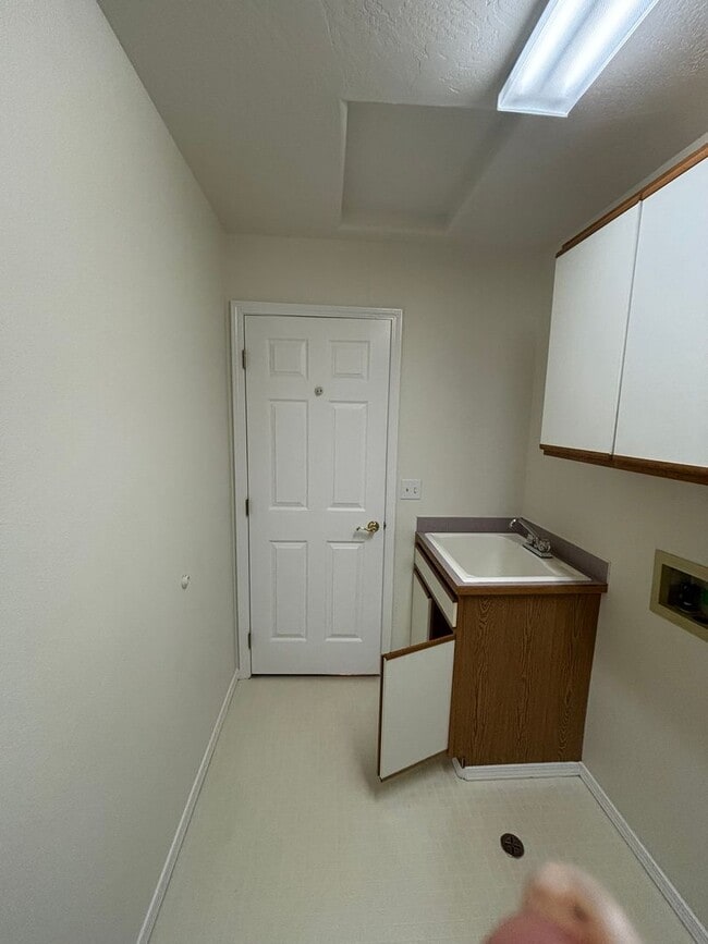 Building Photo - Spacious Pet-Friendly 3-Bedroom Duplex in Hayden